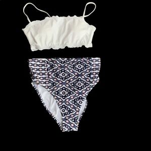 Jessica Simpson suit!